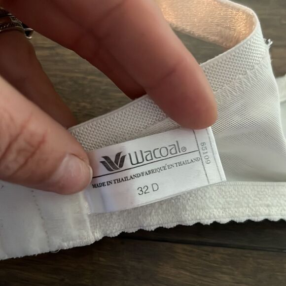 Wacoal Tapestry Embroidery Sheer Lace
Bra Sz-32D - Picture 10 of 14